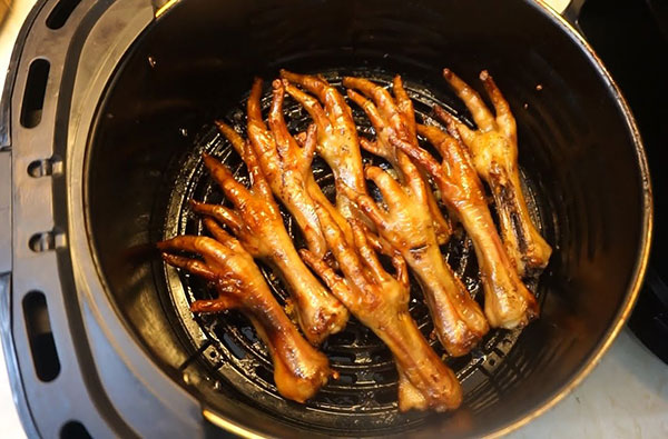 Làm chân gà nướng mật ong bằng nồi chiên không dầu