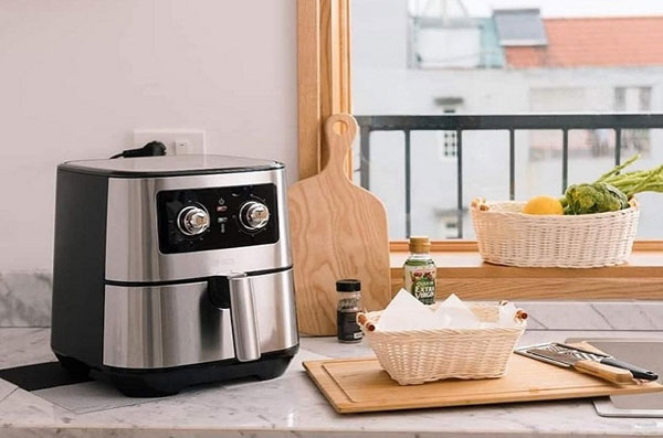 Nồi có thiết kế dạng trụ vuông chắc chắn