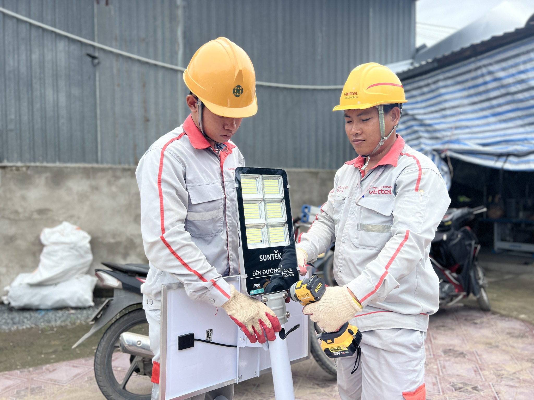 Quy trình lắp đặt điện mặt trời áp mái suntek